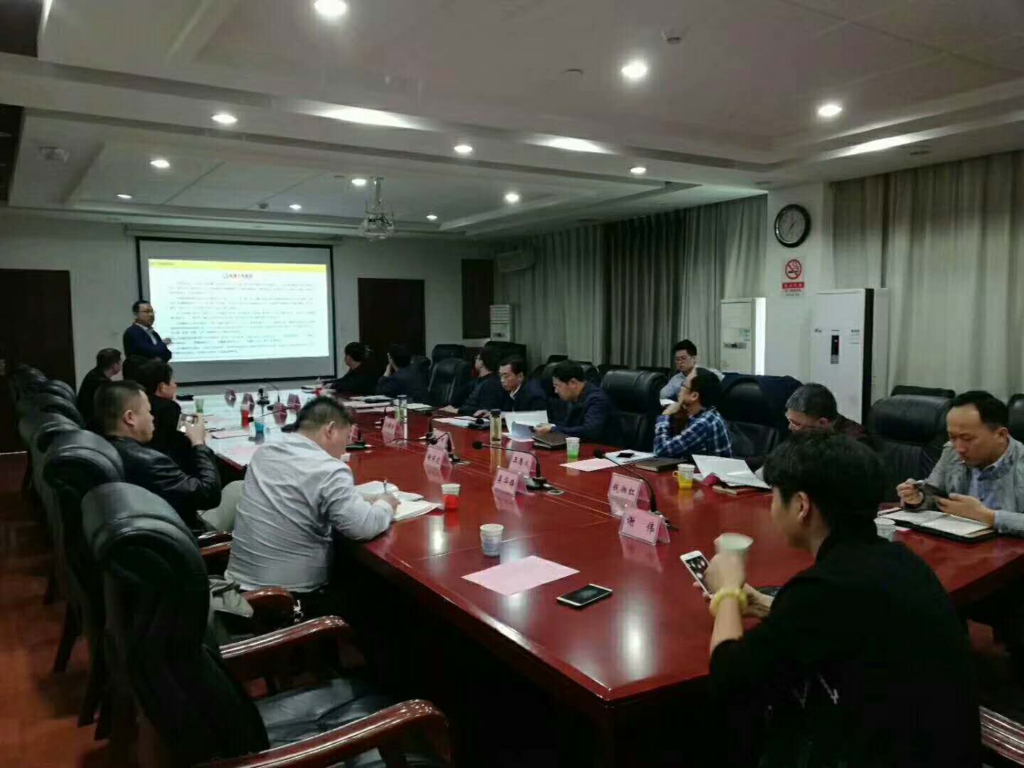 江西省南昌市青云譜區(qū)領(lǐng)導(dǎo)在區(qū)政府會(huì)議室召開第四代住房項(xiàng)目專題會(huì)