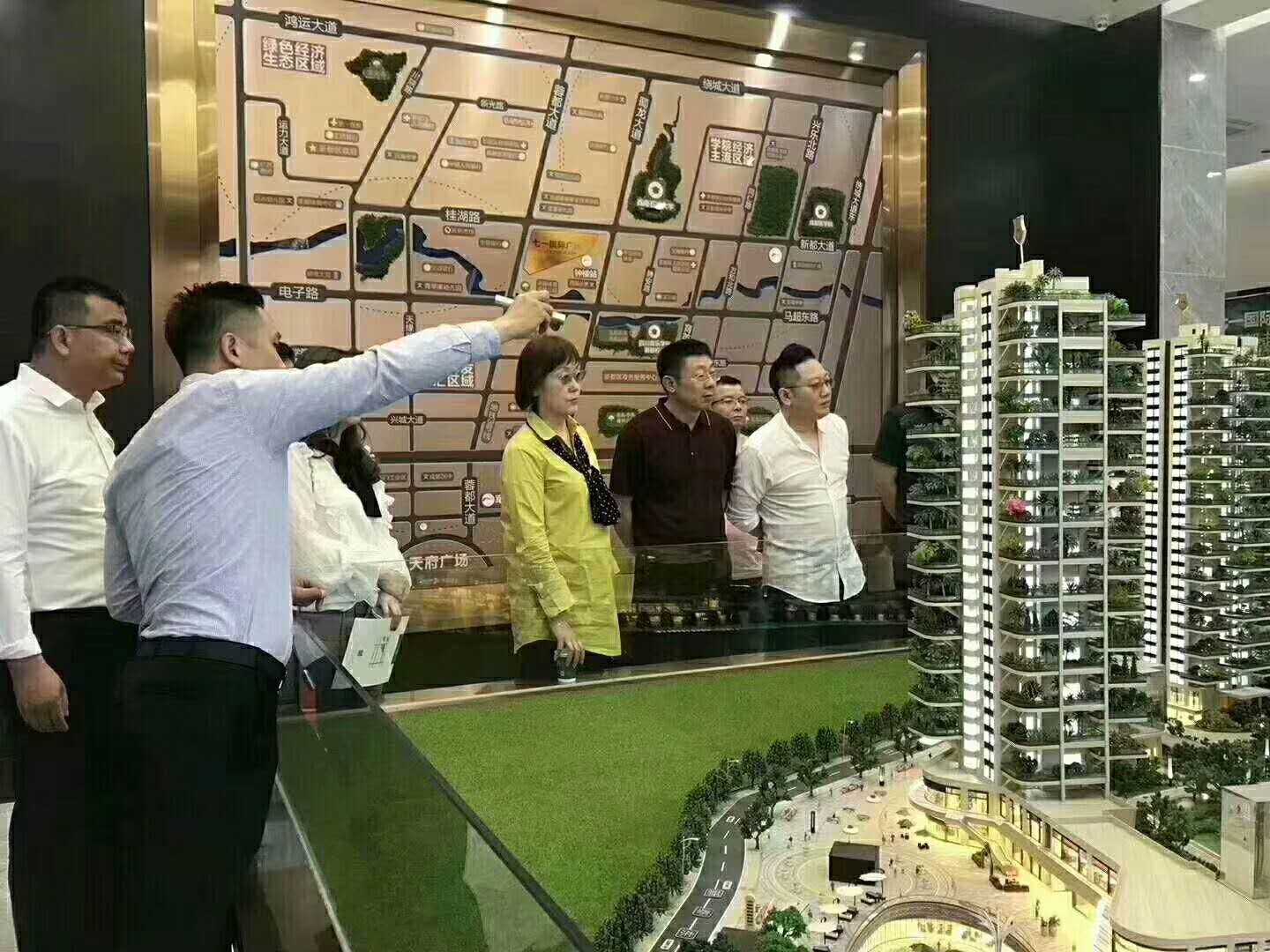 歡迎  武漢開放集團領導一行  光臨第四代住房項目考察洽談