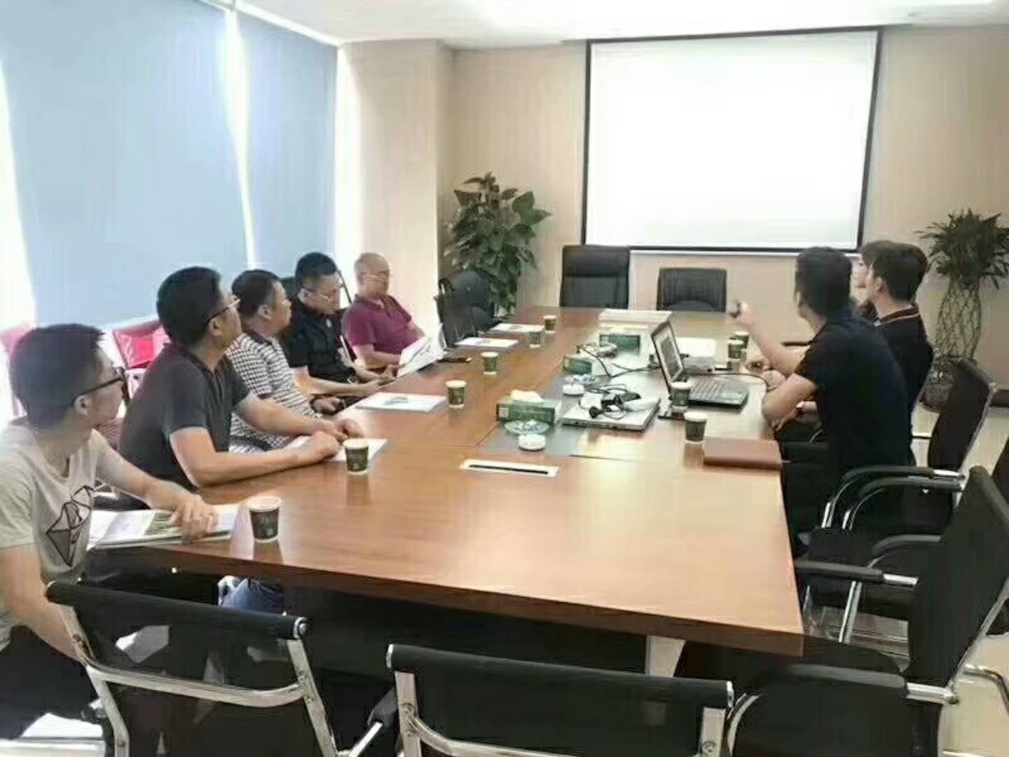 歡 迎 中國新興集團朱總及段總、宇輝集團王總、 四川省房地產協會段會長 考察、洽談